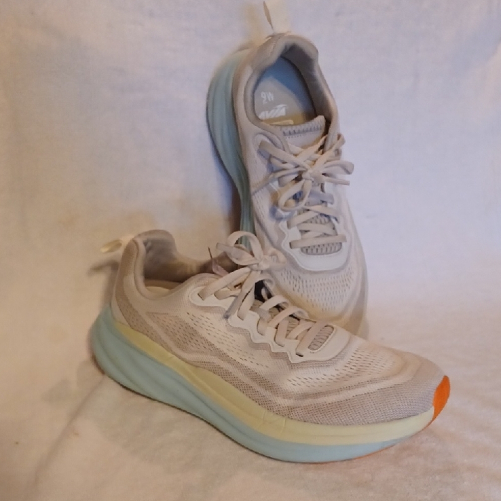 Women's Athletic Sneakers -Avia Women's Size 8 Wide
